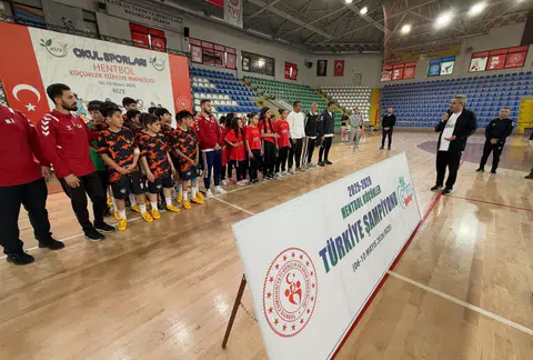 Rize’de düzenlenen 2025-2026 Eğitim Öğretim Yılı Okul Sporları Küçükler Hentbol