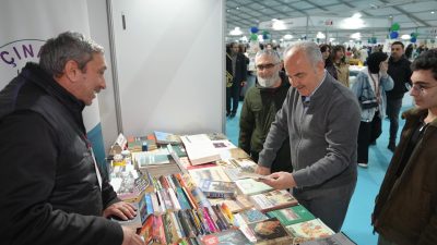 Rize Belediye Başkanı Rahmi Metin, 3. Rize Kitap Fuarı’nı ziyaret