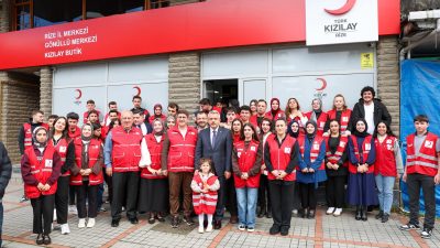 Kızılay Rize Şube Başkanı Ayhan Mandev ve yönetim kurulu üyeleriyle