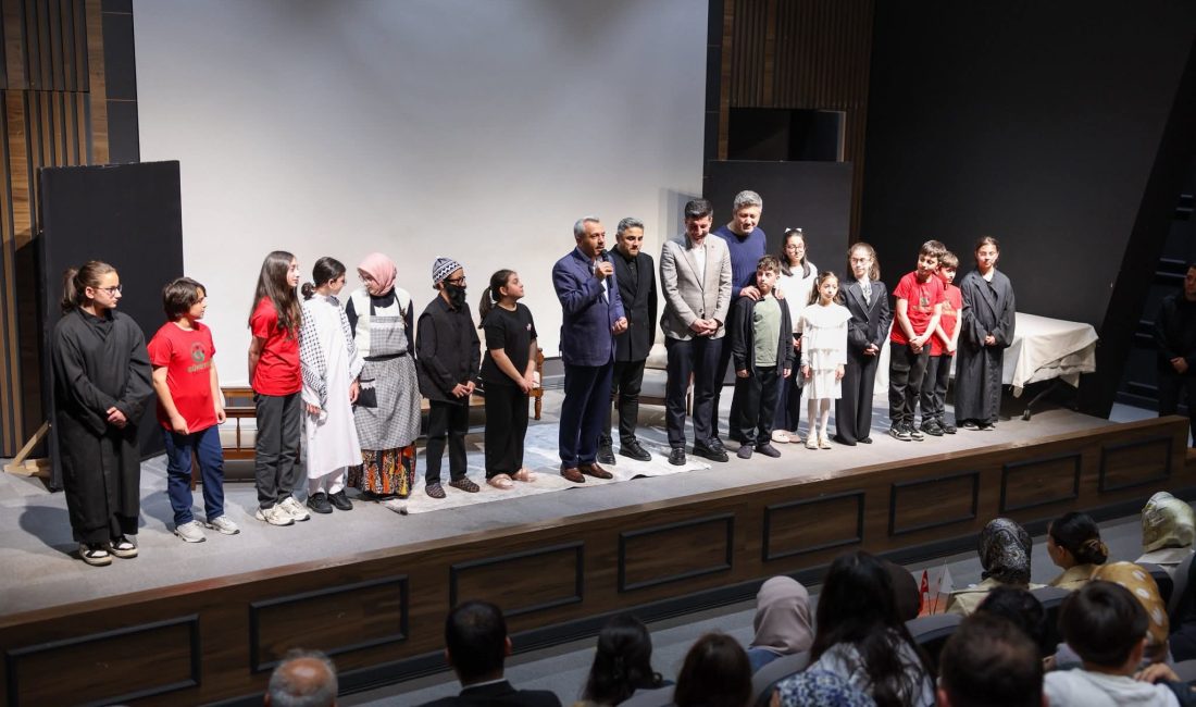Vali İhsan Selim Baydaş, eşi Zeyneb Baydaş ile birlikte, Güneysu