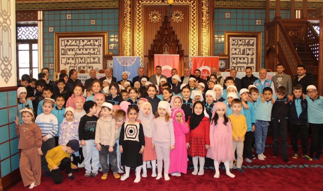 İkizdere İlçe Müftülüğü tarafından düzenlenen Camii Çocuk Şenliği merkez camiinde