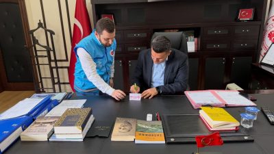 İkizdere Kaymakamı Burak Yaylacı Kurbanını Diyanet Vakfına bağışladı.