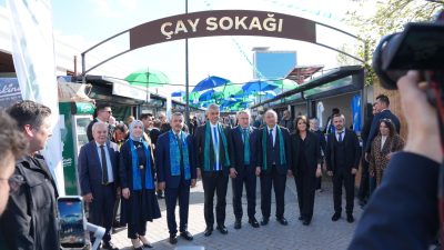 Ankara Rize Günleri’nde demlenen çayın kokusu, ince belli bardakların etrafında