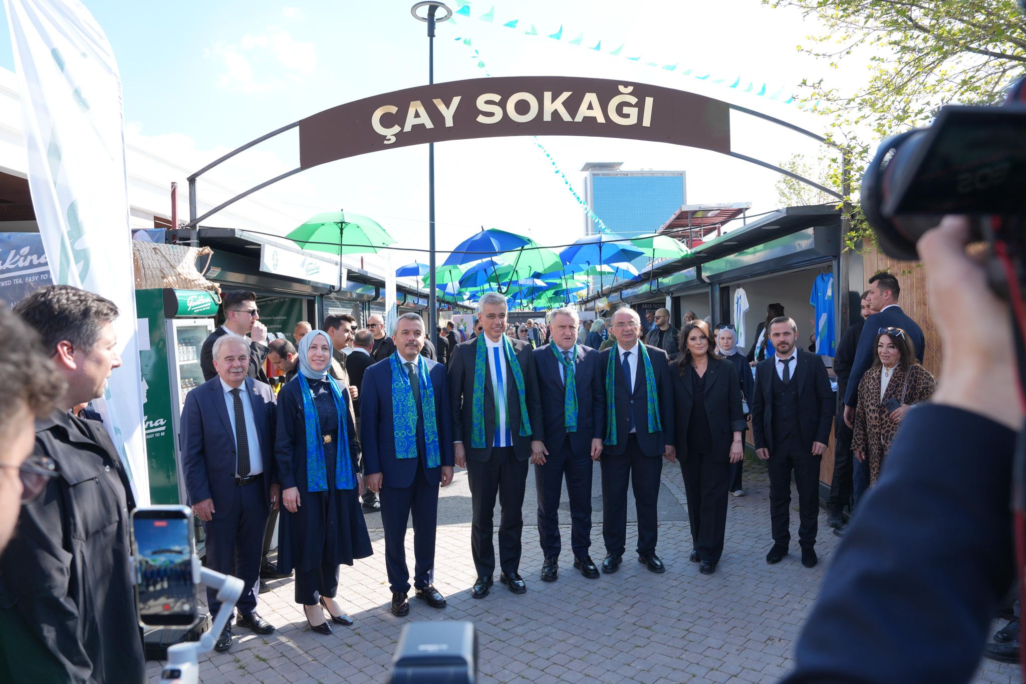 Ankara Rize Günleri’nde demlenen çayın kokusu, ince belli bardakların etrafında