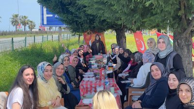 Ardeşen Saadet Partisi Kadın kolları anneler günü dolayısıyla annelere bir