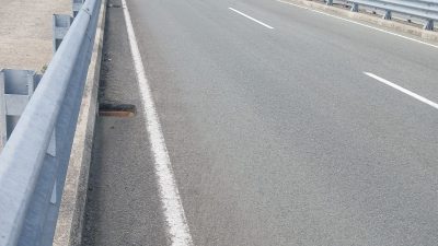 RİZE-PEHLİVANTAŞINDA HIRSIZLAR VİYADÜK MAZGALLARINI SÖKÜP GÖTÜRÜYOR.