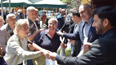 Rize’nin Çamlıhemşin ilçesinde 14 Mayıs Çiftçiler Günü dolayısıyla düzenlenen fide