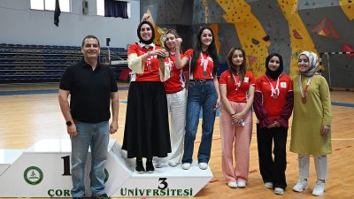 14. Spor Şenliği’nde sahaya çıkan Borçka Acarlar MYO Kadın ve