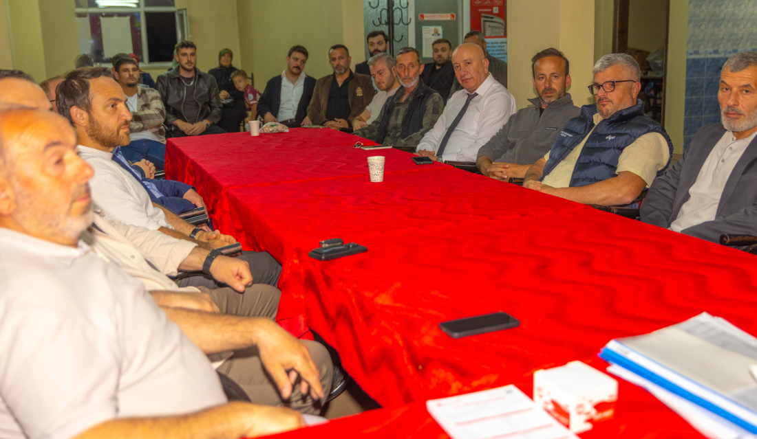 Saadet Partisi Ardeşen İlçe Başkanlığı'nın haftalık olağan toplantısında partiye katılan