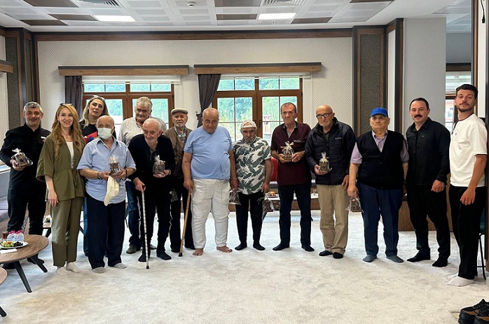Rize’nin Güneysu ilçesinde Gençlik Merkezi tarafından düzenlenen etkinlikte huzurevi sakinleri