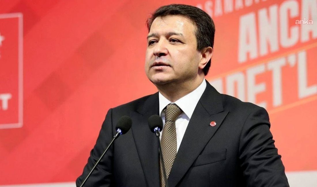 Saadet Partisi Genel Başkanı Mahmut Arıkan, TBMM Genel Kurulu'nda salonda