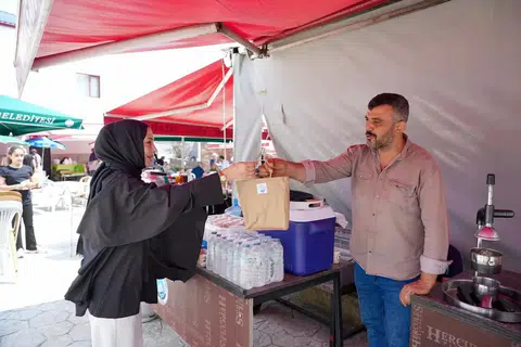 Trabzon Ortahisar Belediyesi, Babalar Günü'nde huzurevi sakinleri ve emekçi babaları