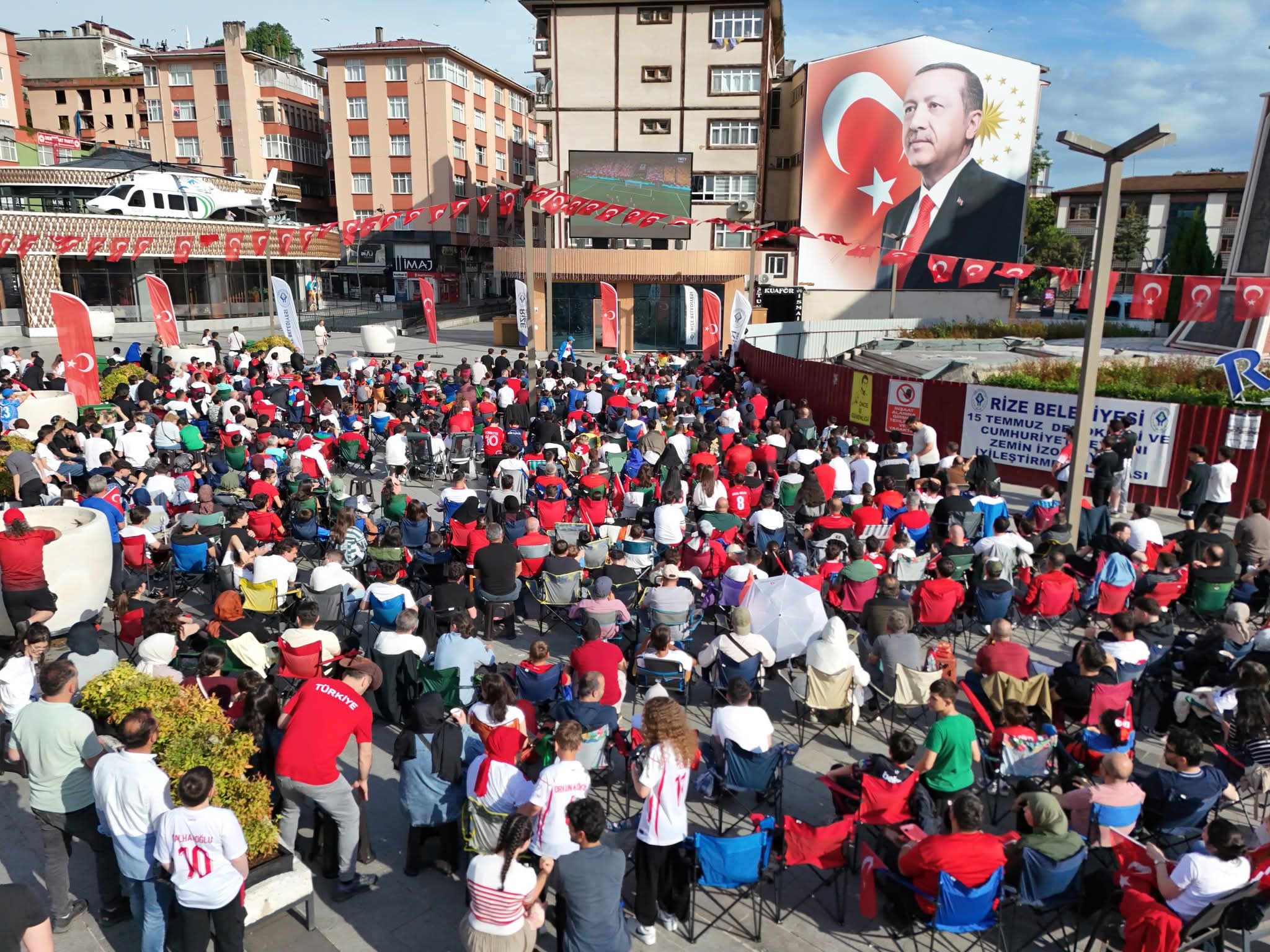 Avustralya ile Türkiye arasında oynanan kritik müsabaka, Rize'de adeta bir
