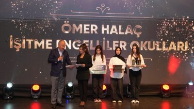 Saygı duruşu ve İstiklal Marşınım okunmasıyla başlayan programda Rize Valisi