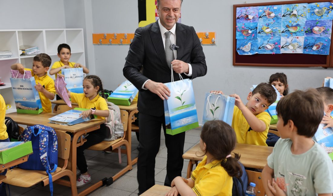Millî Eğitim Bakanı  Yusuf Tekin, Rize Merkez Adacami İlkokulu birinci