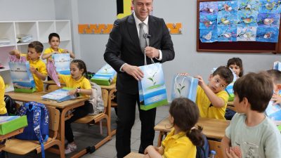 Millî Eğitim Bakanı  Yusuf Tekin, Rize Merkez Adacami İlkokulu birinci
