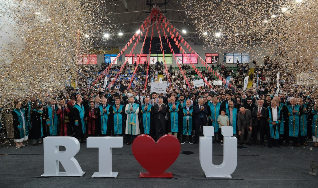 Recep Tayyip Erdoğan Üniversitesi 2025-2026 Akademik Yılı Mezuniyet Töreni Rize