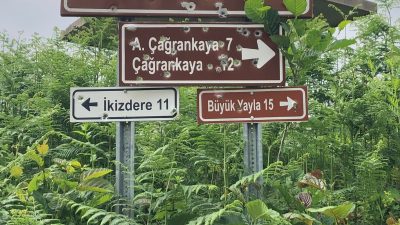 İKİZDERE’DE YÖN TABELASINA ATILAN KURŞUNLARA ESKİ BELEDİYE BAŞKANI TEPKİ GÖSTERDİ