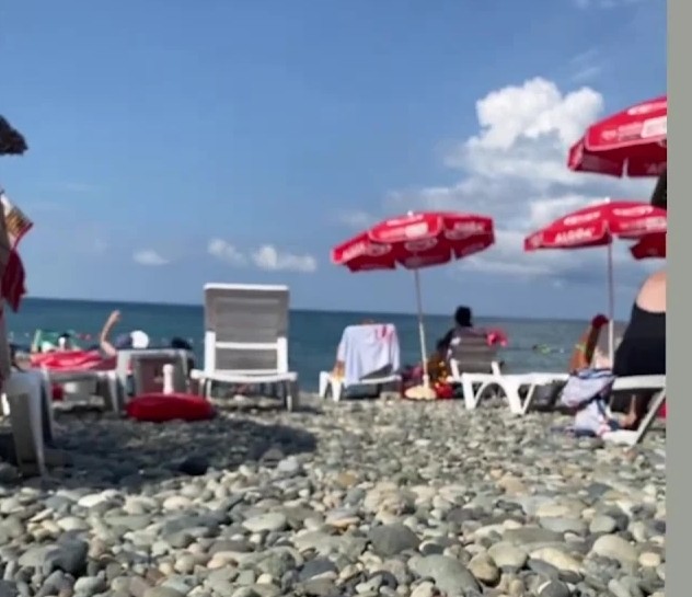 Rize'deki Alipaşa Sosyal Tesisleri'nde hizmet veren Kadınlar Plajı, yaz sezonuyla