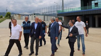 Rize Merkez ilçede, Şenol Birol Futbol Sahası’nın hemen yanındaki 15