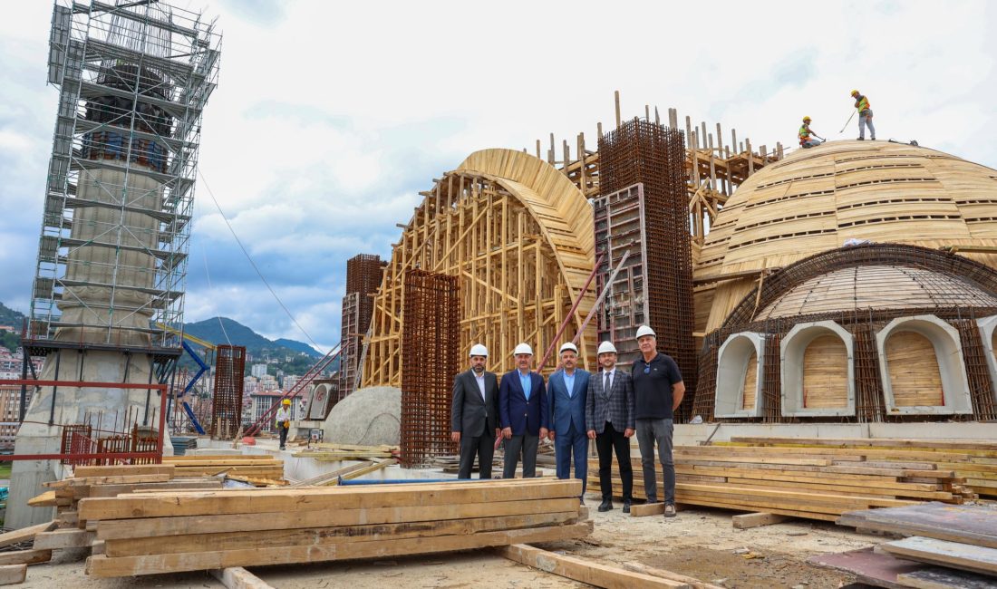 Vali İhsan Selim Baydaş, Rize Belediye Başkanı Rahmi Metin ile