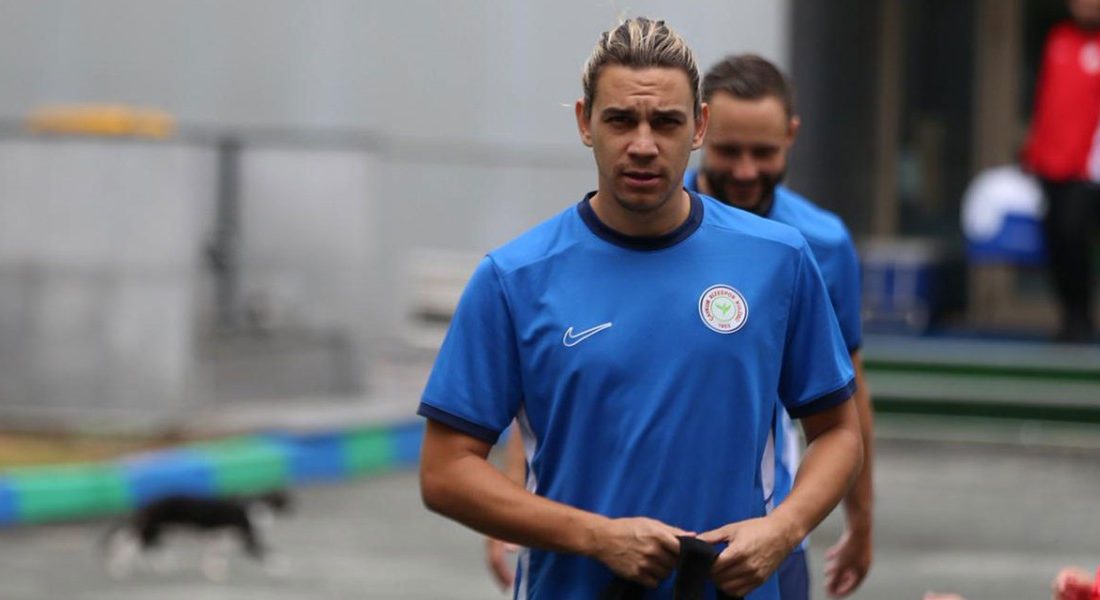 Çaykur Rizespor'un tecrübeli orta saha oyuncusu Taylan Antalyalı, yeni sezon