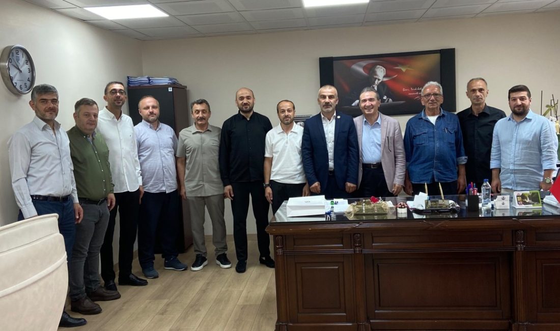 Büyük Birlik Partisi (BBP) Rize İl Başkanı Ensar Özçelik ve