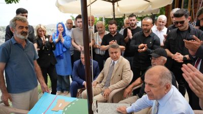 Zafer Partisi Genel Başkanı Prof. Dr. Ümit Özdağ, bir konferans