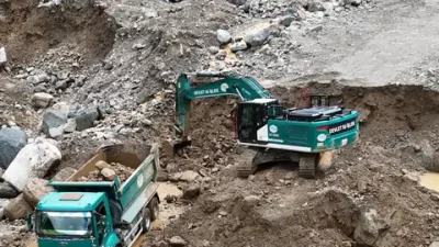 Rize Merkez'de etkili olan sağanak yağış sonrası taşkın riskiyla mücadele