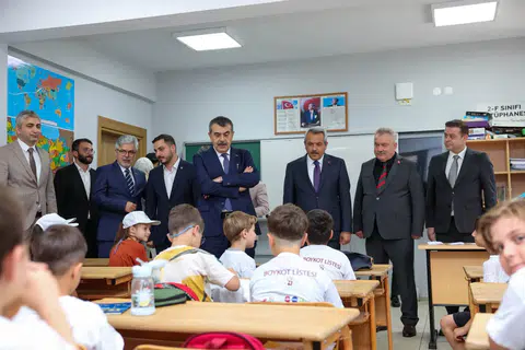 Millî Eğitim Bakanı Yusuf Tekin, Rize’deki TÜGVA Yaz Okulu'nu ziyaret