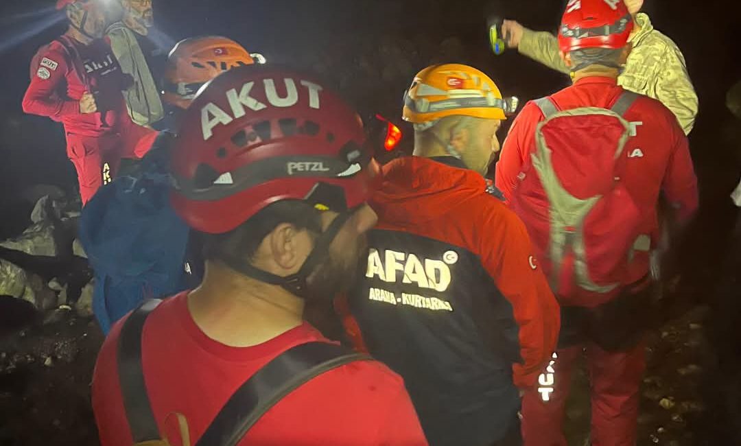 Rize'nin Fındıklı ilçesi Bal Ormanları mevkisinde kaybolan 3 kişi için