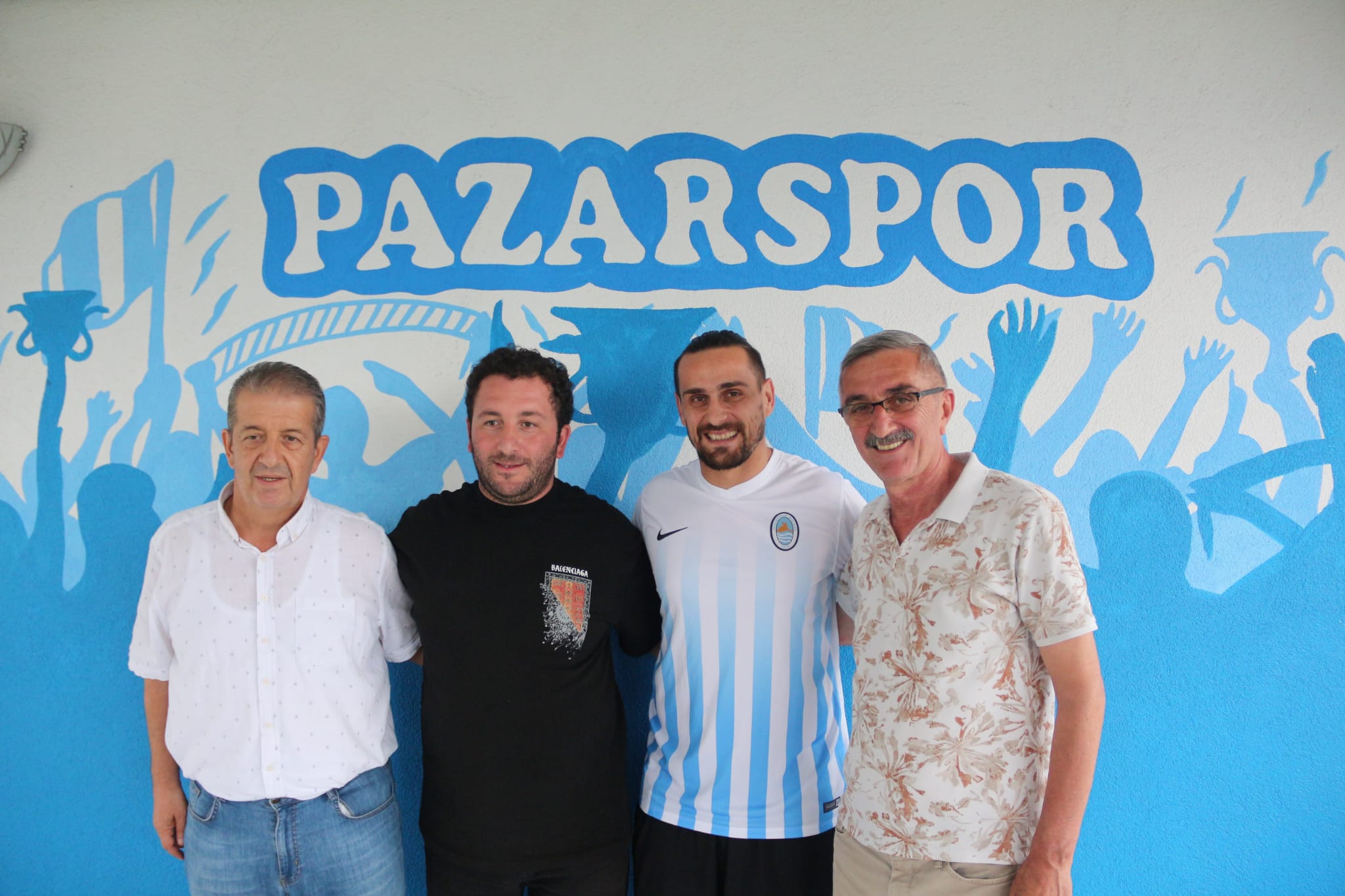 Pazarspor, takım kaptanı Emre Akgün ile bir yıllık yeni sözleşme