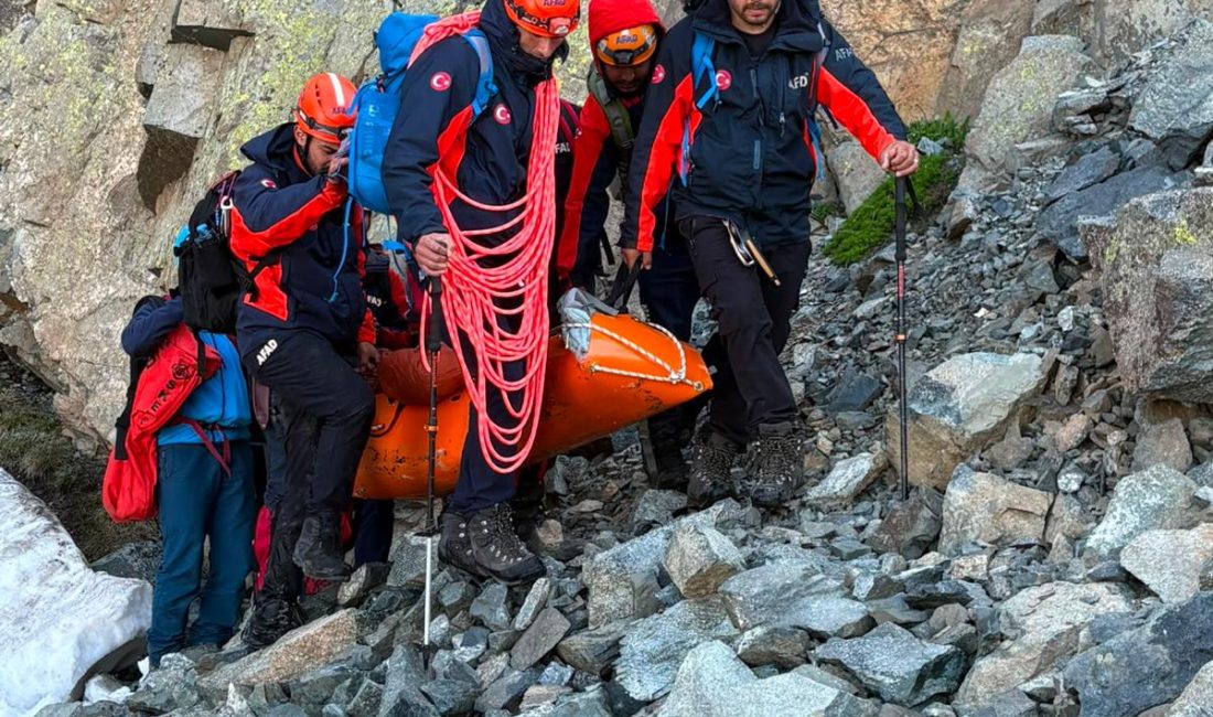 Çamlıhemşin ilçesi Verçenik Yaylası’nda kamp yapan 8 kişilik dağcı grubundan
