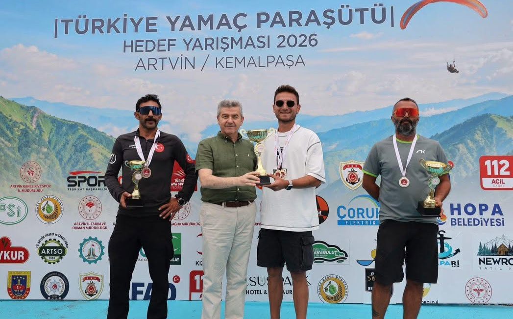 Kemalpaşa, yamaç paraşütünde Türkiye’nin önemli merkezlerinden biri oldu.