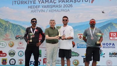 Kemalpaşa, yamaç paraşütünde Türkiye’nin önemli merkezlerinden biri oldu.