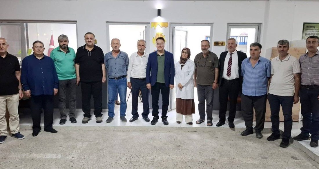 DEVA Partisi Genel Başkanı Ali Babacan ve Genel Başkan Yardımcısı,