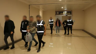Rize Emniyet Müdürlüğü ekiplerince kent genelinde aranan şahısların yakalanmasına yönelik