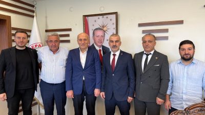 Büyük Birlik Partisi (BBP) Rize İl Başkanı Ensar Özçelik, beraberindeki