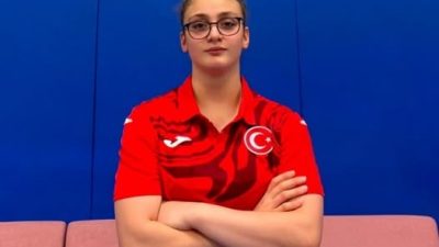 Rize’nin yetiştirdiği başarılı sporculardan Milli Halterci Meryem Kandemir, Avrupa arenasında