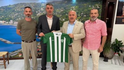 Çayelispor Kulübü Başkanı Sefer Kurt ve yönetim kurulu üyeleri, Çayeli