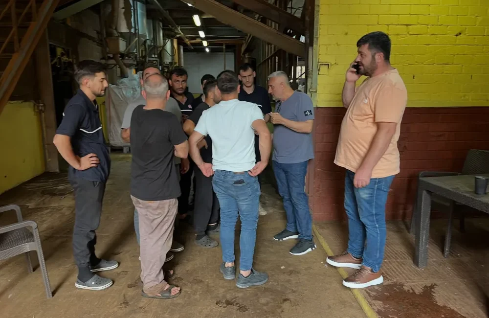 Öz Gıda-İş Sendikası yöneticileri, Melyat ÇAYKUR Çay Fabrikası'nı ziyaret ederek
