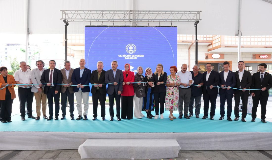 Rize’nin Ev Sahipliği Yaptığı “Yaşayan Miras Şöleni” Açılışı Çay Çarşısında