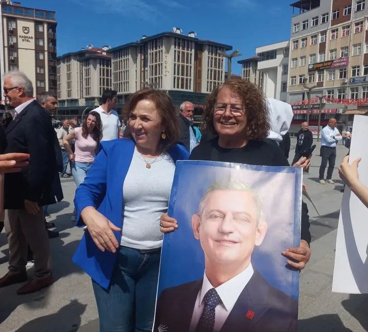 CHP eski Kadın Kolları Başkanı ve Yeni Parti Rize örgütü