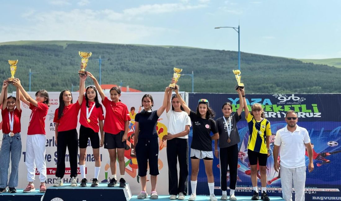 Rize’nin Çamlıhemşin ilçesinden genç kayakçılar, Ardahan’da düzenlenen Anadolu Yıldızlar Ligi