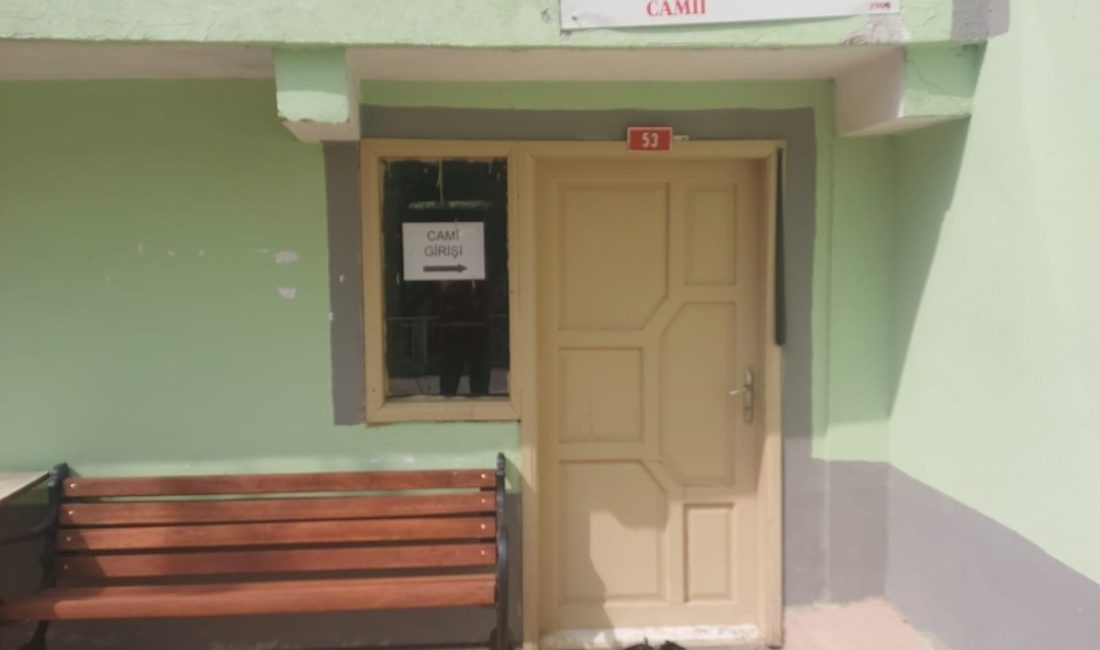 Şavşat ilçesi Tepeköyünde bulunan Şavşat Müftülüğüne ait Bahçecik mahallesi camiinde