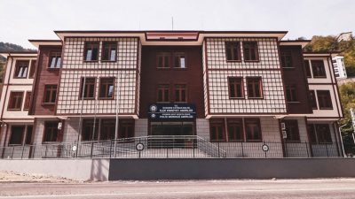 İKİZDERE İLÇE EMNİYET AMİRLİĞİ ESKİ BİNASI KADERİNE TERKEDİLDİ