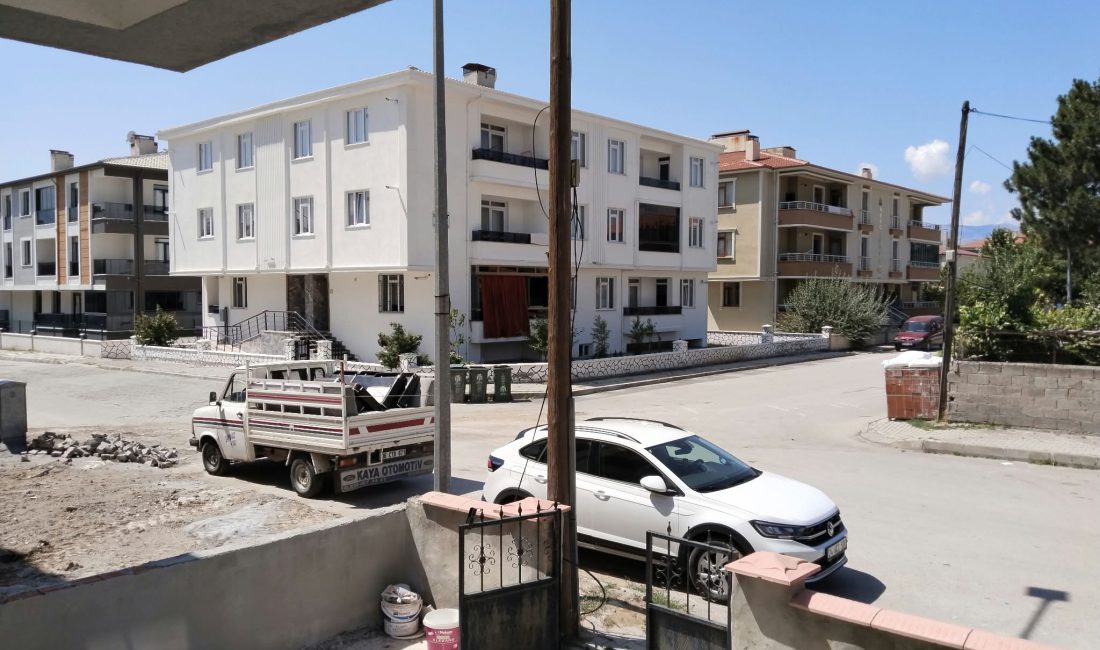 Fethi KARADENİZ &nbsp; Bazı şehirler vardır; insan orada doğmamış olsa