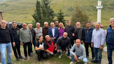 İKİZDERE-CİMİL KÖYÜNDE DİNLENEN SAMİ KUMBASAR’IN ZİYARETÇİSİ BİTMİYOR