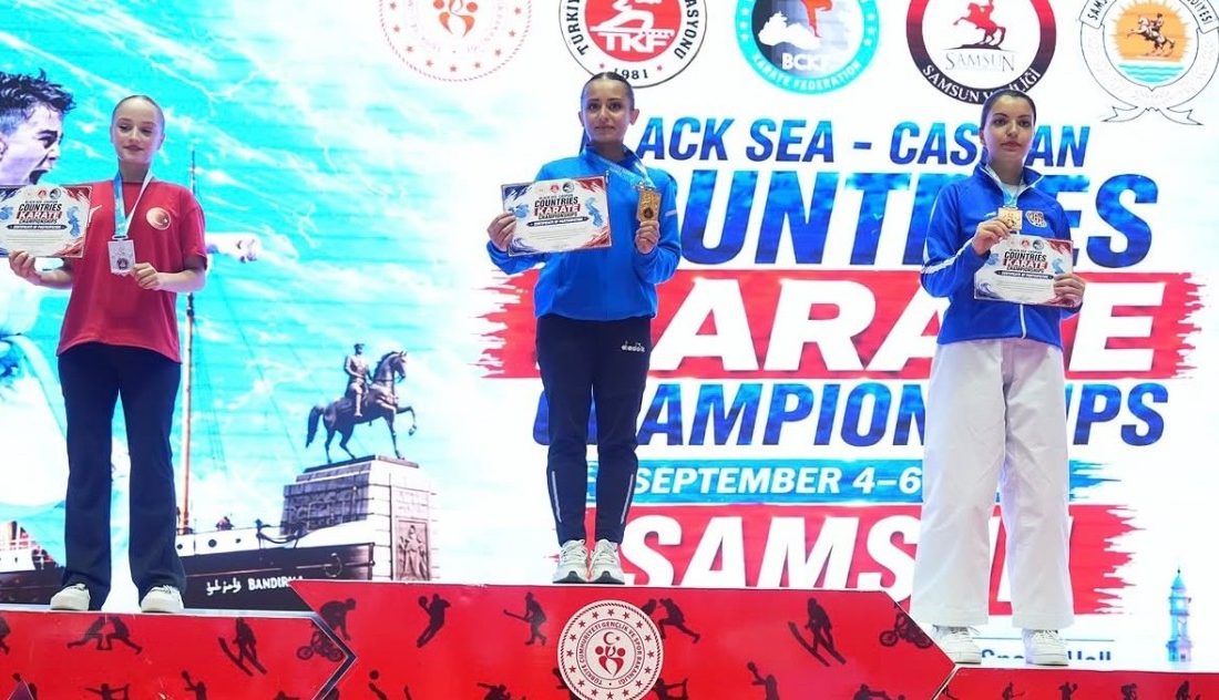 Rizeli karate antrenörü Osman Sadıkoğlu’nun öğrencisi Sevil Karasüleyman, Samsun’da düzenlenen