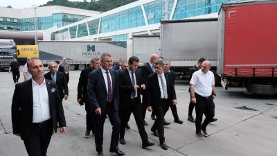 UND Yönetim Kurulu Başkanı Şerafettin Aras ve Yönetim Kurulu üyeleri,